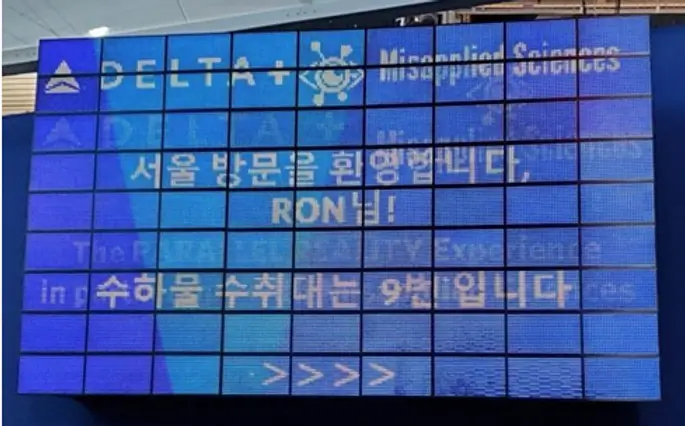 Delta airlines screen with Korean characters that translate to "Welcome to Seoul, Ron"
